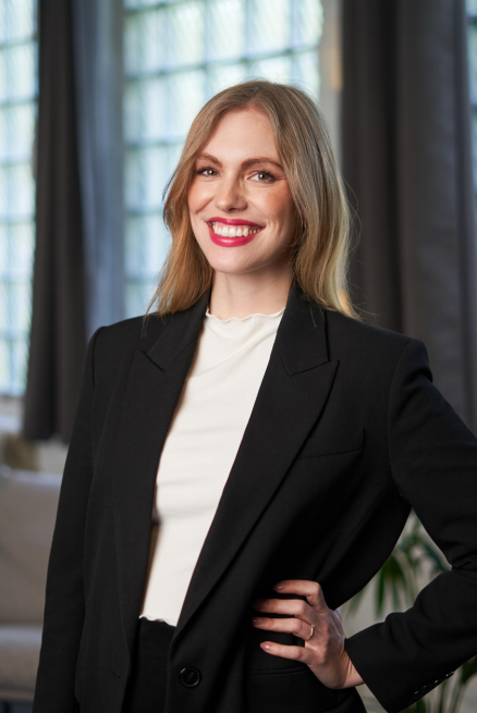 Julia Hoogland | COO & Account Managerin bits & likes