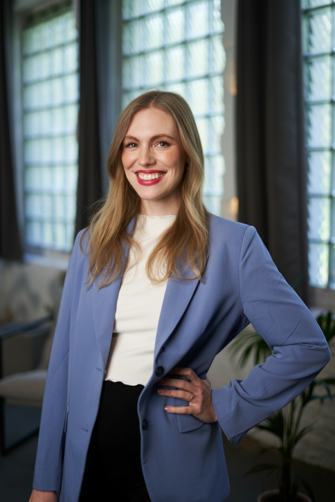 Julia Hoogland | COO & Account Managerin bits & likes